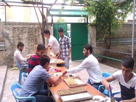 Çınar'da Beraat gecesinde camiler doldu taştı 4