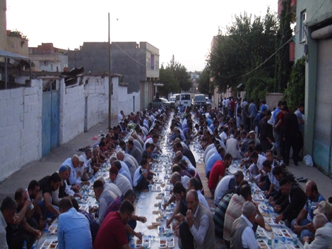 Şefkat der 700 kişilik iftar yemeği verdi 23