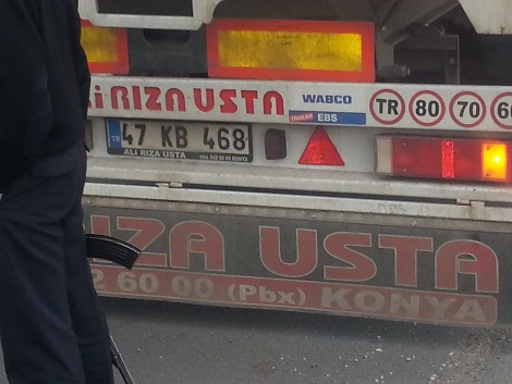 Çınar-Diyarbakır yolunda otomobil ile TIR çarpıştı: 3 yaralı 7