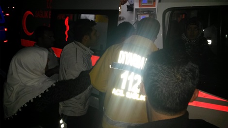 Yola açılan 3 metrelik çukur kazaya neden oldu: 1’i ağır, 8 kişi yaralan 12