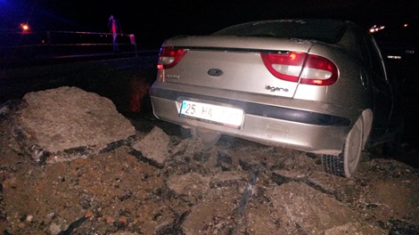 Yola açılan 3 metrelik çukur kazaya neden oldu: 1’i ağır, 8 kişi yaralan 20