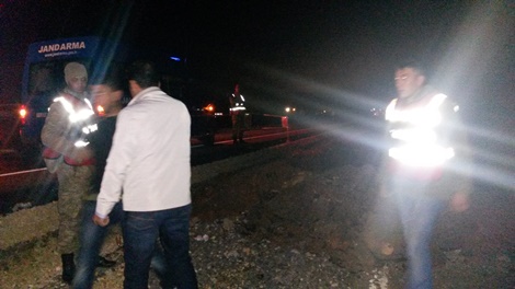 Yola açılan 3 metrelik çukur kazaya neden oldu: 1’i ağır, 8 kişi yaralan 21