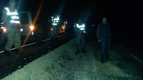 Yola açılan 3 metrelik çukur kazaya neden oldu: 1’i ağır, 8 kişi yaralan 22