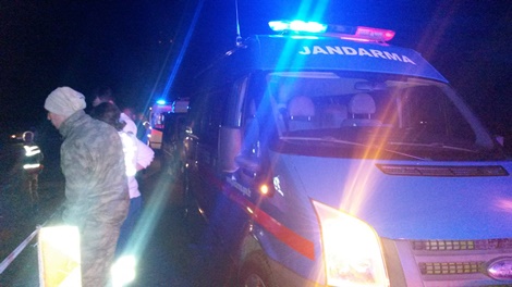 Yola açılan 3 metrelik çukur kazaya neden oldu: 1’i ağır, 8 kişi yaralan 5