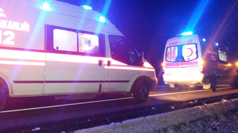 Yola açılan 3 metrelik çukur kazaya neden oldu: 1’i ağır, 8 kişi yaralan 9