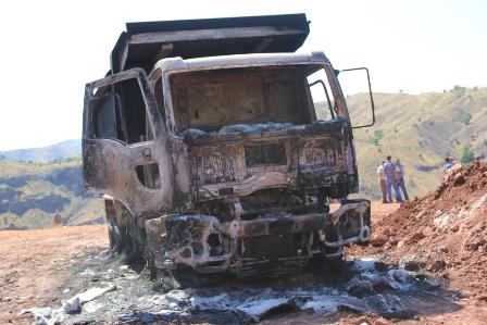 Adıyaman'da baraj inşaatındaki 5 iş makinesi PKK'lılar tarafından yakıld 10