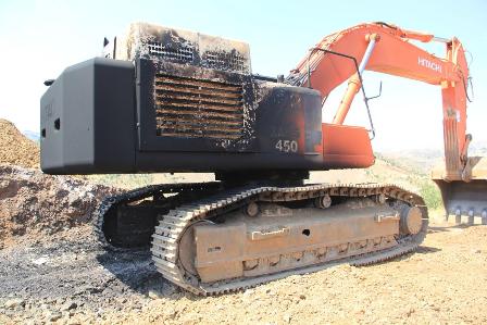 Adıyaman'da baraj inşaatındaki 5 iş makinesi PKK'lılar tarafından yakıld 12