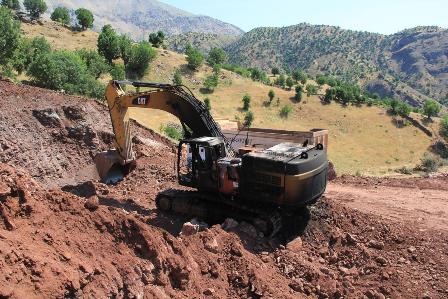 Adıyaman'da baraj inşaatındaki 5 iş makinesi PKK'lılar tarafından yakıld 14