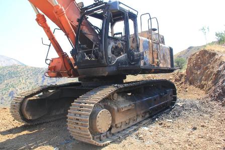 Adıyaman'da baraj inşaatındaki 5 iş makinesi PKK'lılar tarafından yakıld 16
