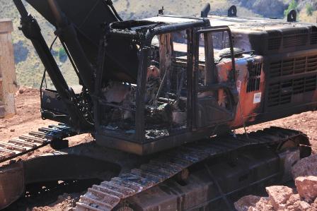 Adıyaman'da baraj inşaatındaki 5 iş makinesi PKK'lılar tarafından yakıld 3