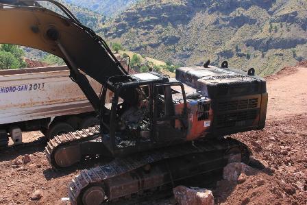 Adıyaman'da baraj inşaatındaki 5 iş makinesi PKK'lılar tarafından yakıld 6