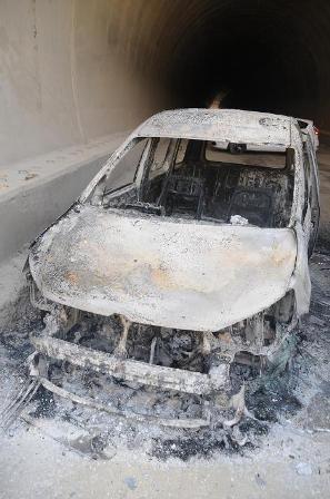 Şırnak'ta PKK'lılar 30 iş makinesini yaktı 1