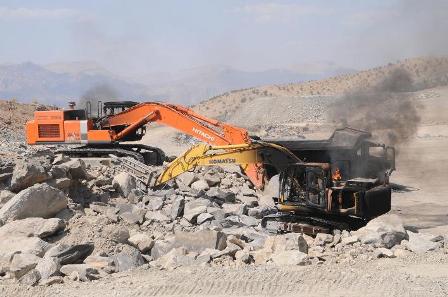 Şırnak'ta PKK'lılar 30 iş makinesini yaktı 10