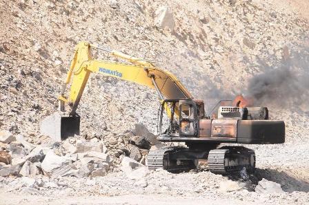 Şırnak'ta PKK'lılar 30 iş makinesini yaktı 8