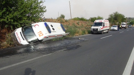 Çınar'da kamyonun sıkıştırdığı ambulans kaza yaptı 2