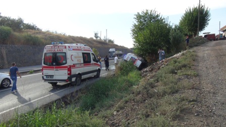 Çınar'da kamyonun sıkıştırdığı ambulans kaza yaptı 3