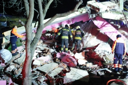 Çınar'da emniyet binasına bombalı saldırı