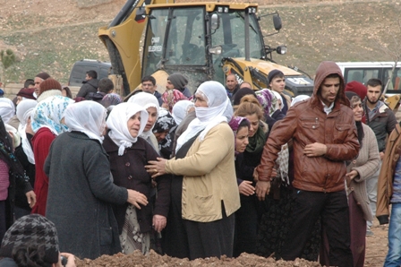 Açıkgöz ailesi gözyaşları içerisinde toprağa verildi 4