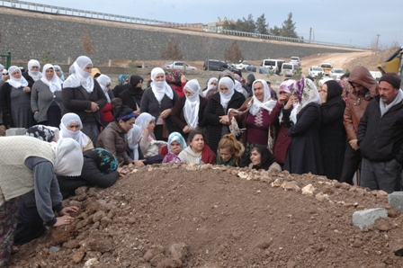 Açıkgöz ailesi gözyaşları içerisinde toprağa verildi 7