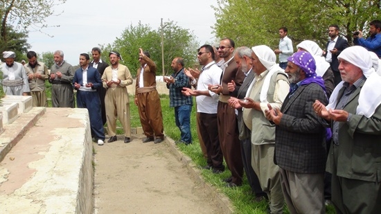 Yurt dışından gelen heyet Karacadağ şehitliklerini ziyaret etti 10