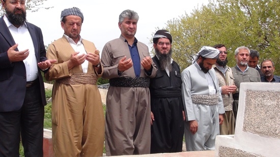 Yurt dışından gelen heyet Karacadağ şehitliklerini ziyaret etti 13