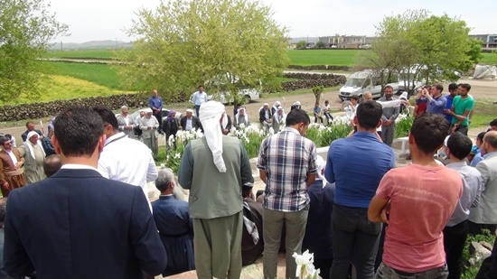 Yurt dışından gelen heyet Karacadağ şehitliklerini ziyaret etti 25
