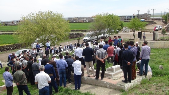 Yurt dışından gelen heyet Karacadağ şehitliklerini ziyaret etti 27