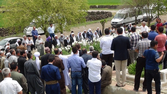 Yurt dışından gelen heyet Karacadağ şehitliklerini ziyaret etti 28