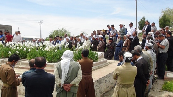 Yurt dışından gelen heyet Karacadağ şehitliklerini ziyaret etti 29
