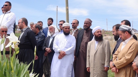 Yurt dışından gelen heyet Karacadağ şehitliklerini ziyaret etti 32