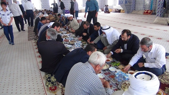 Yurt dışından gelen heyet Karacadağ şehitliklerini ziyaret etti 38