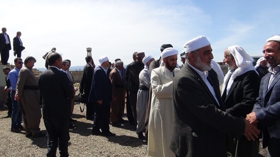 Yurt dışından gelen heyet Karacadağ şehitliklerini ziyaret etti 48