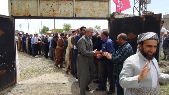 Yurt dışından gelen heyet Karacadağ şehitliklerini ziyaret etti 5