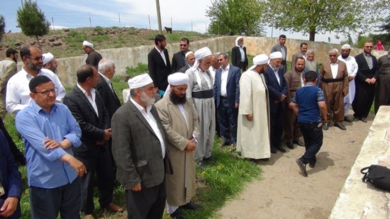 Yurt dışından gelen heyet Karacadağ şehitliklerini ziyaret etti 6