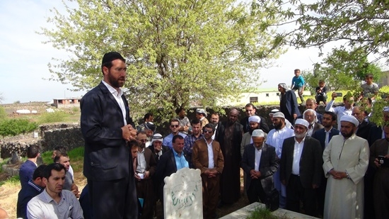 Yurt dışından gelen heyet Karacadağ şehitliklerini ziyaret etti 62