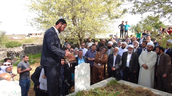 Yurt dışından gelen heyet Karacadağ şehitliklerini ziyaret etti 63