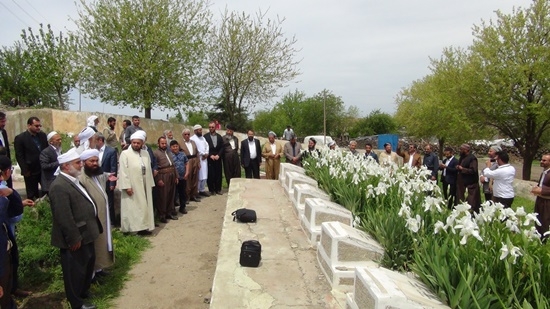 Yurt dışından gelen heyet Karacadağ şehitliklerini ziyaret etti 7