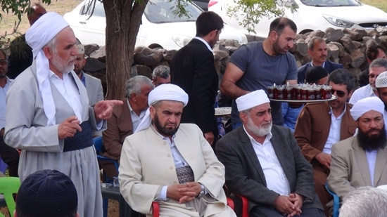 Yurt dışından gelen heyet Karacadağ şehitliklerini ziyaret etti 75