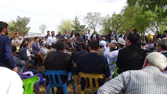 Yurt dışından gelen heyet Karacadağ şehitliklerini ziyaret etti 80