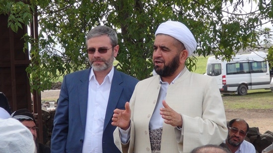 Yurt dışından gelen heyet Karacadağ şehitliklerini ziyaret etti 81