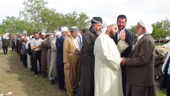 Yurt dışından gelen heyet Karacadağ şehitliklerini ziyaret etti 84