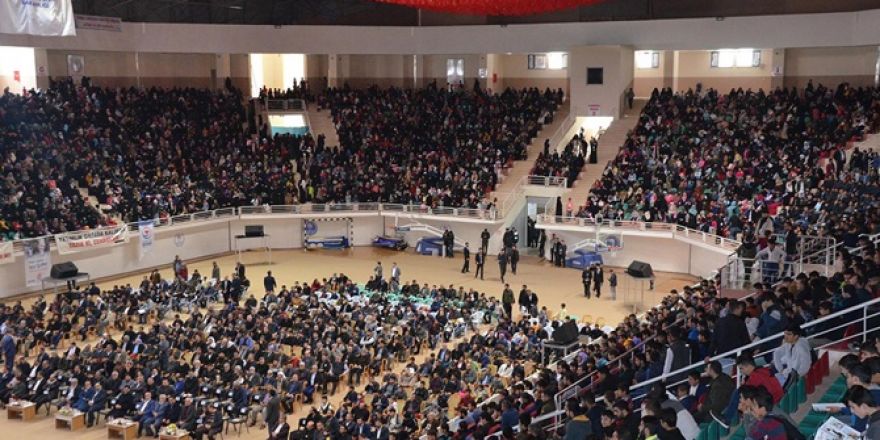 Yetimler yararına düzenlenen konser yoğun katılımla gerçekleşti