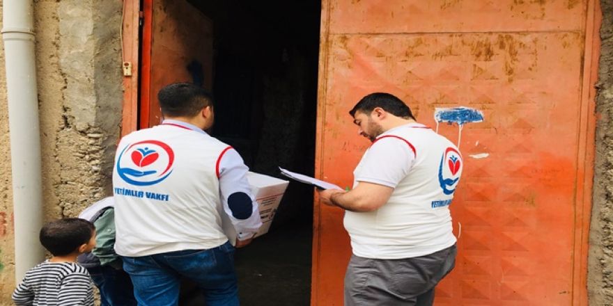 Yetimler Vakfı Çınar’da 30 aileye gıda yardımında bulundu