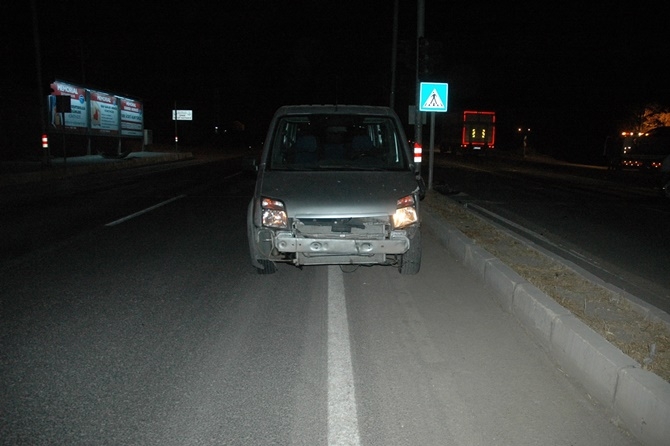 Çınar'da iki aracın çarpıştığı kazada 2 kişi yaralandı 4