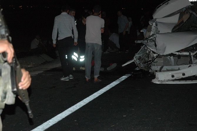 Çınar’da zincirleme kaza 2 ölü, biri ağır 4 yaralı 12
