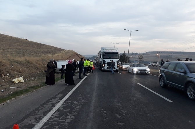 Üç aracın karıştığı kazada 2 kişi yaralandı 11