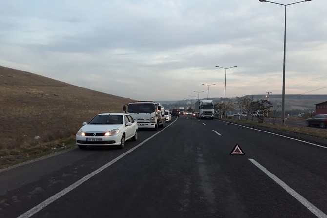 Üç aracın karıştığı kazada 2 kişi yaralandı 8