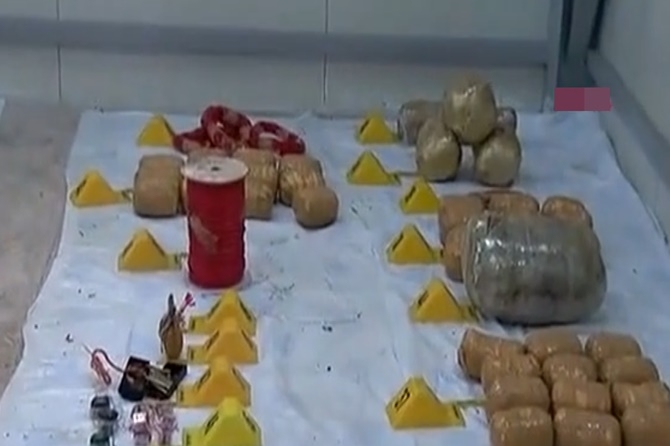 Çınar'da PKK'ye ait cephanelik ele geçirildi 10