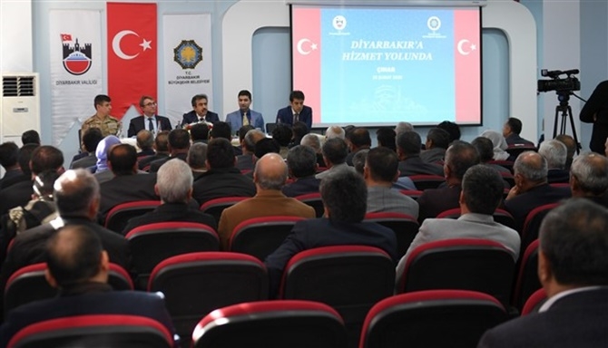 Diyarbakır Valisi Çınar’da 8