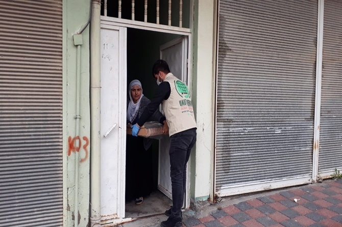 Çınar’da ihtiyaç sahibi 300 aileye kanatlı et yardımı 10